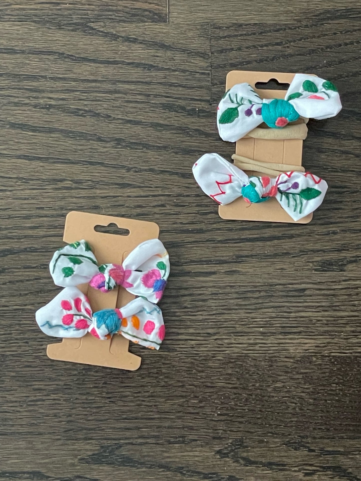 Escuincle Embroidered Hair Bow